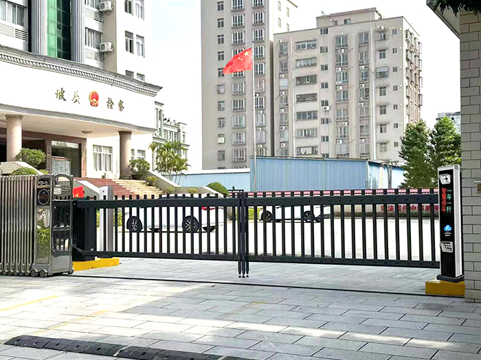 某單位停車場采用 “安快” 車牌識別系統(tǒng)