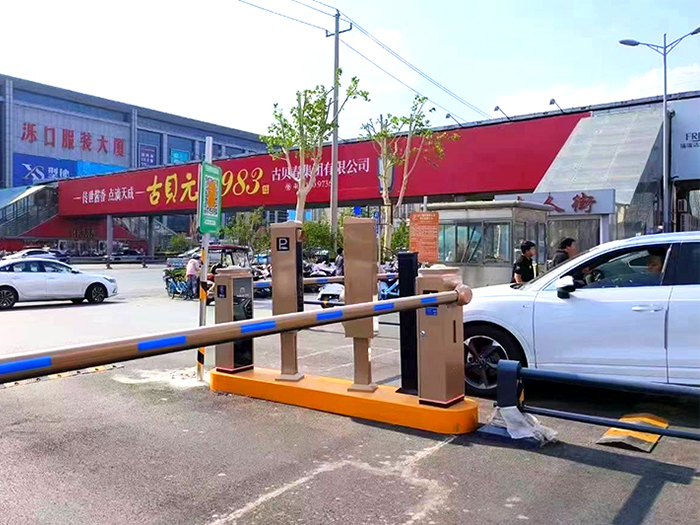 某大廈采用 “安快” 停車場車牌識別系統(tǒng)
